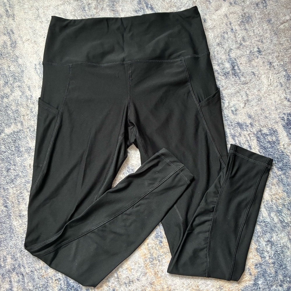High-Waist Black Leggings with Side Pockets